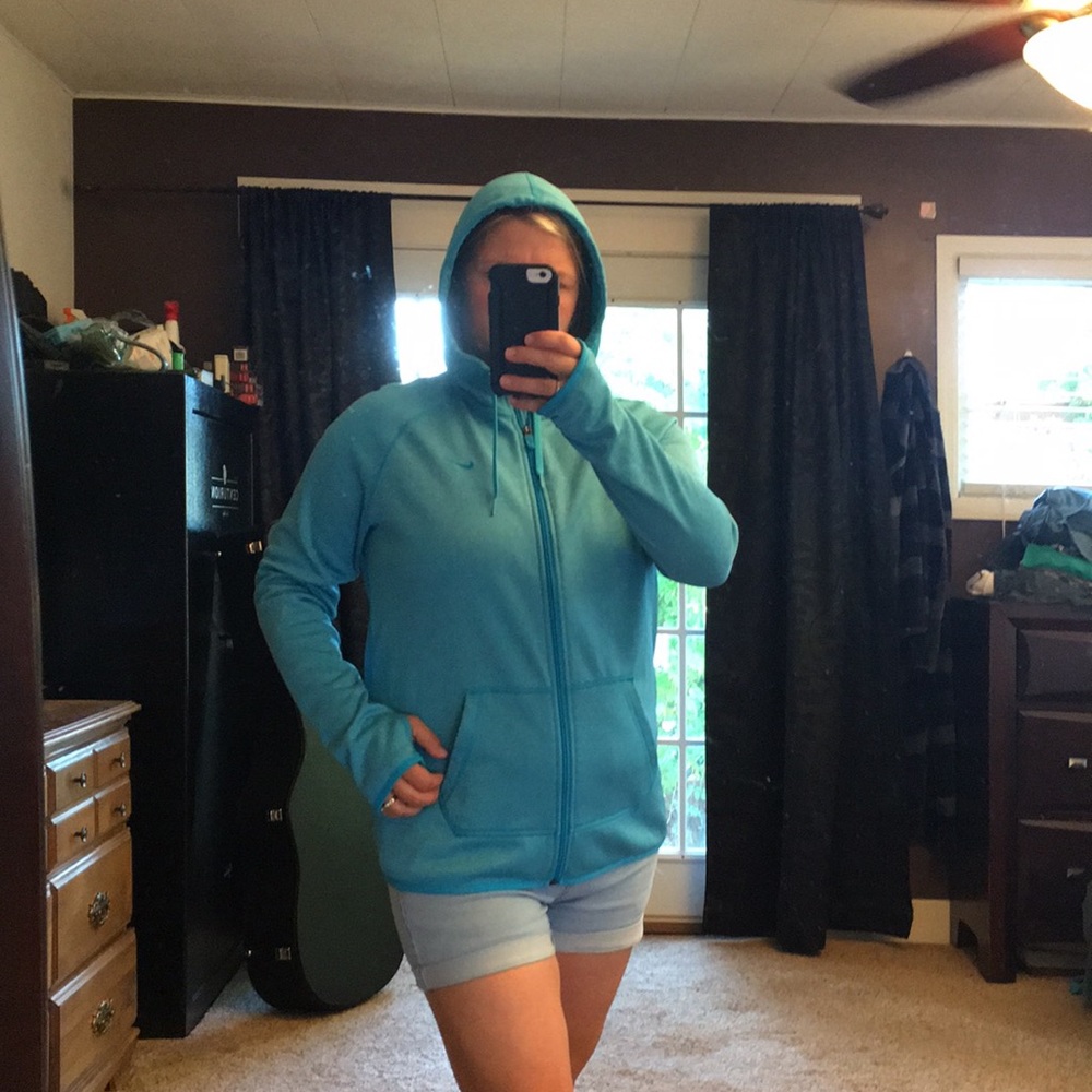 Nike therma fit zip up hooded sweater